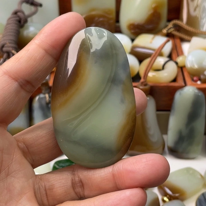 和田玉未镶嵌颈饰