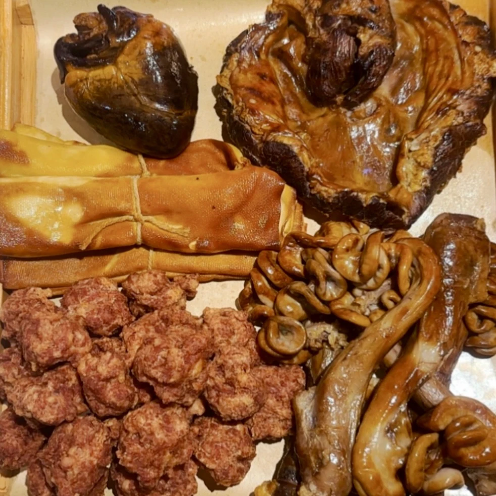 1片护心肉 肉丸子400g 半斤宽肠 1个猪心 3卷干豆腐卷