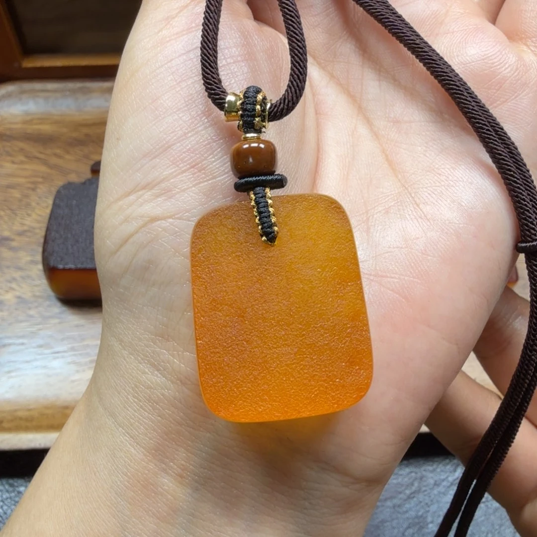 琥珀未镶嵌吊坠(赠链)