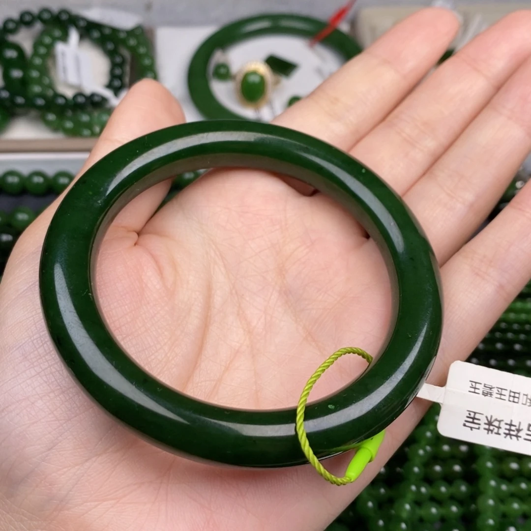 未镶嵌手镯和田玉（碧玉）59菠菜绿红皮老料