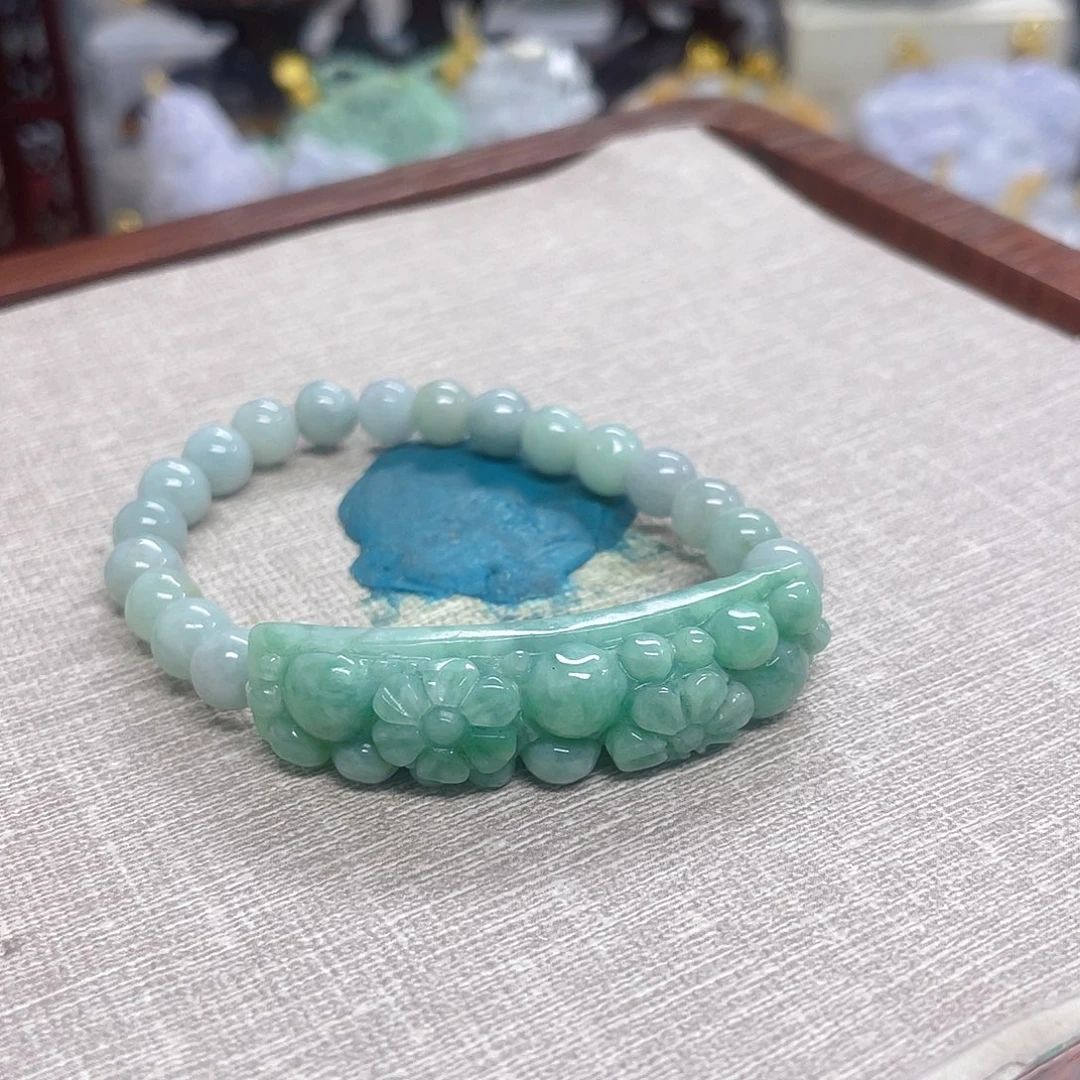 翡翠未镶嵌颈饰绿手牌