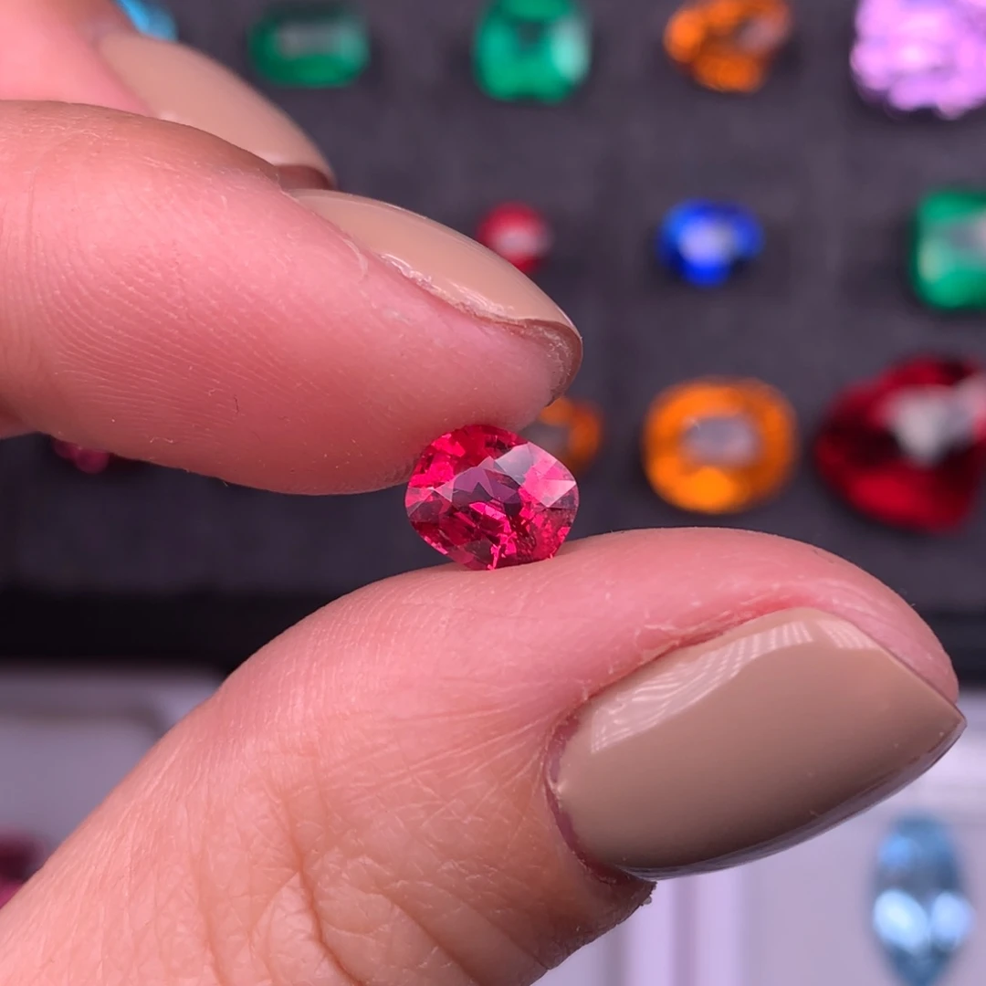 尖晶石裸石未镶嵌1.06ct绝地武士