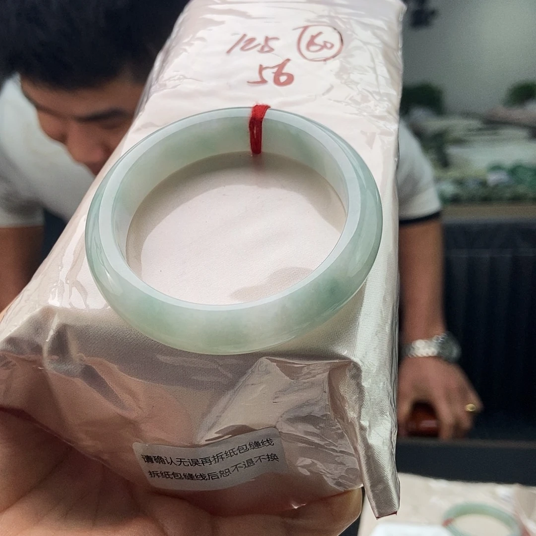 翡翠未镶嵌手镯颜色多样性发拍一发一