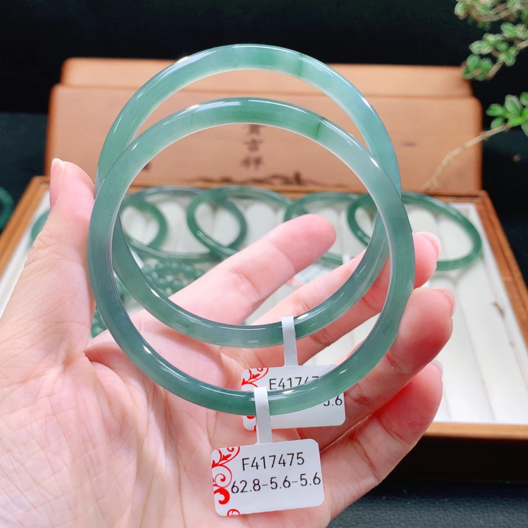 翡翠手镯（圆镯）未镶嵌