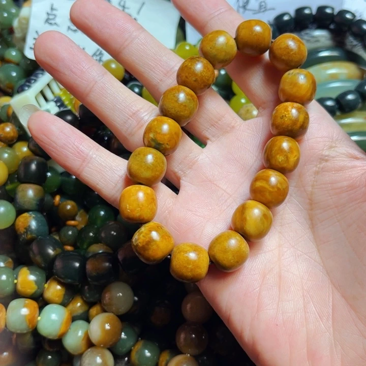 岫岩河磨玉（透闪石质玉）颈饰未镶嵌