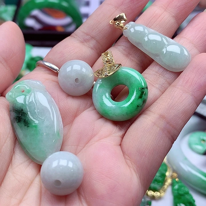 翡翠未镶嵌颈饰翡翠