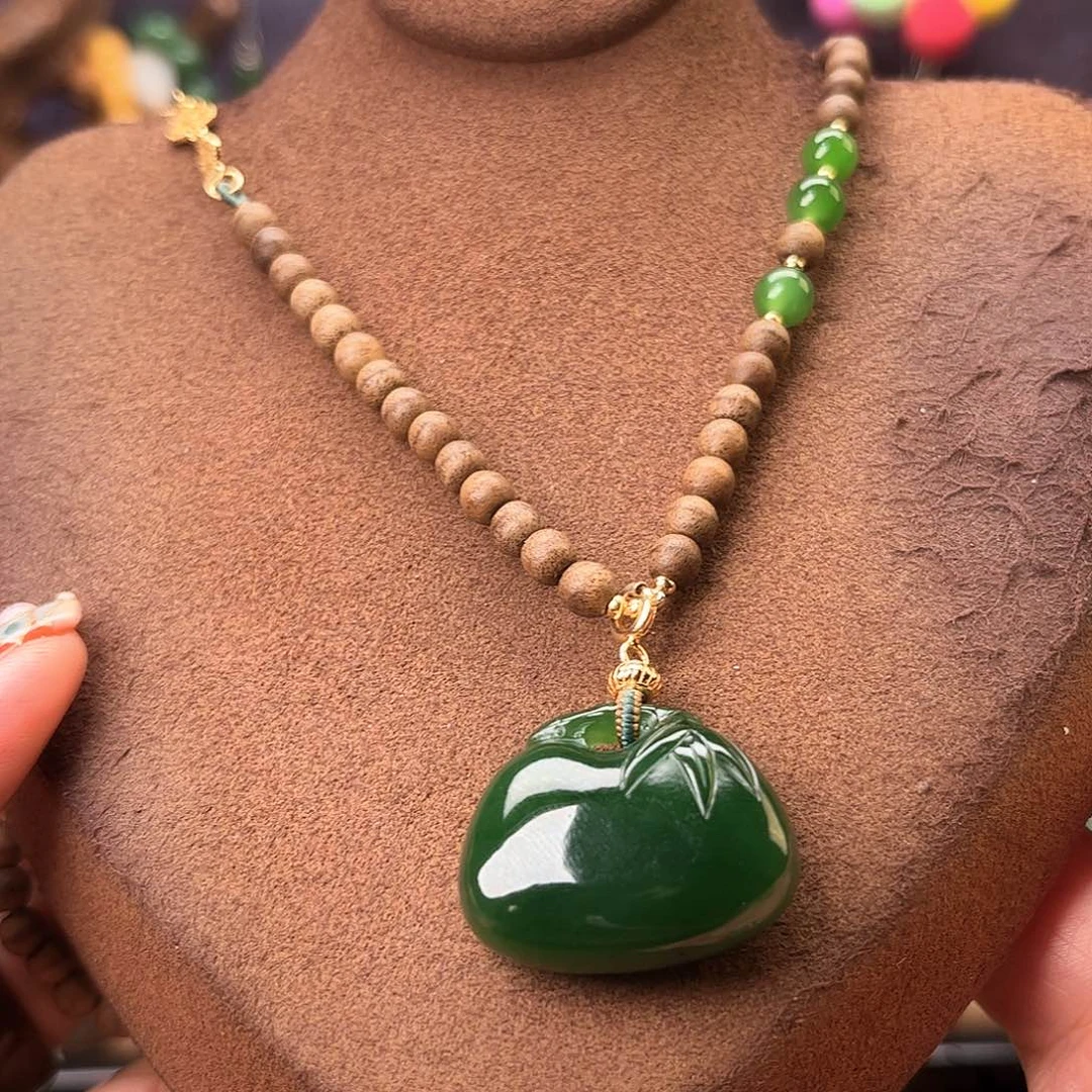 颈饰未镶嵌和田玉