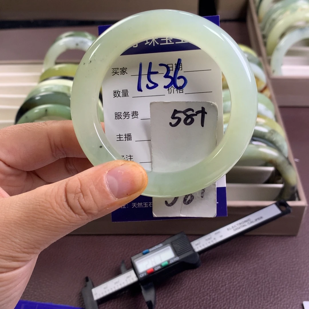 蛇纹石玉未镶嵌手镯1536