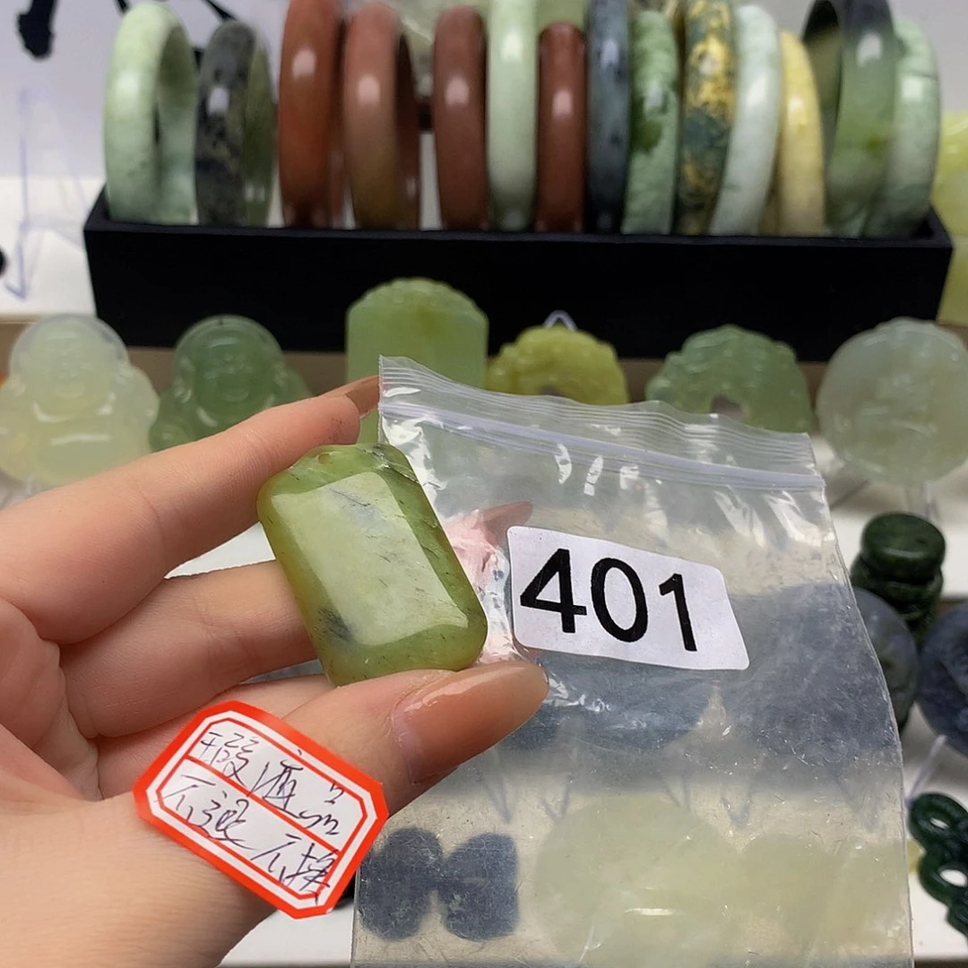 蛇纹石玉颈饰未镶嵌