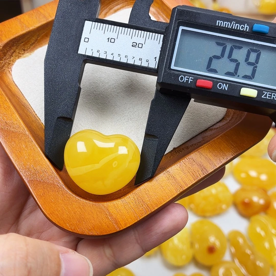 未镶嵌颈饰蜜蜡焦皮浓蜡妖花爱心