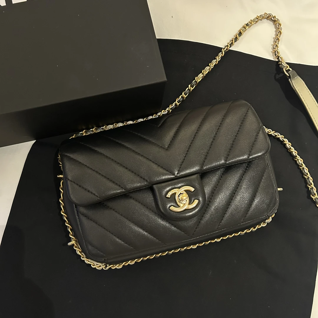 95新 Chanel/香奈儿 多多奢品/香奈儿滚边cf斜挎包/97新包展