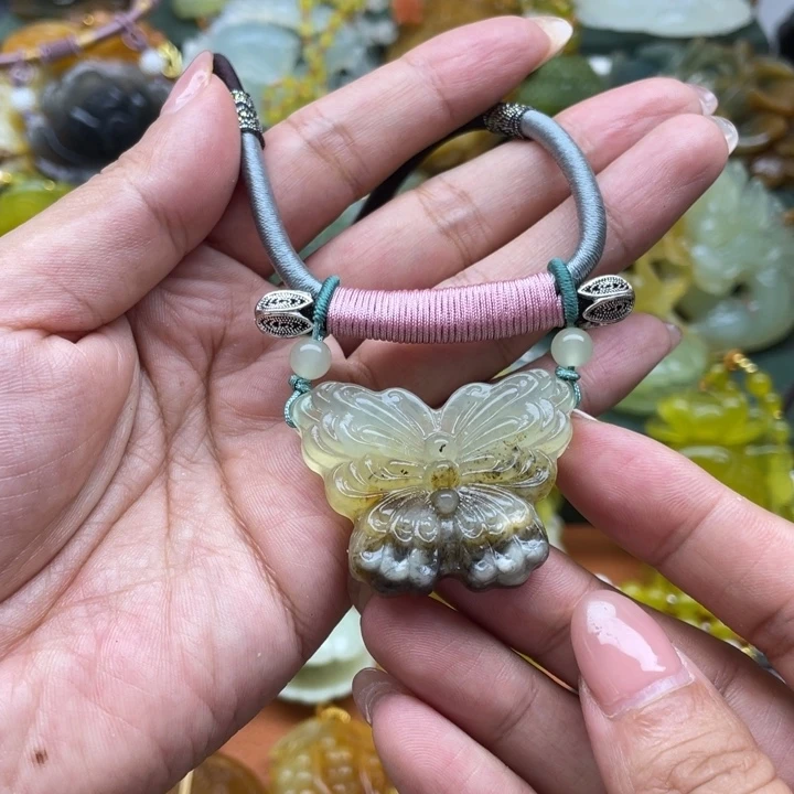 蛇纹石玉未镶嵌颈饰