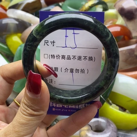 蛇纹石玉手镯未镶嵌