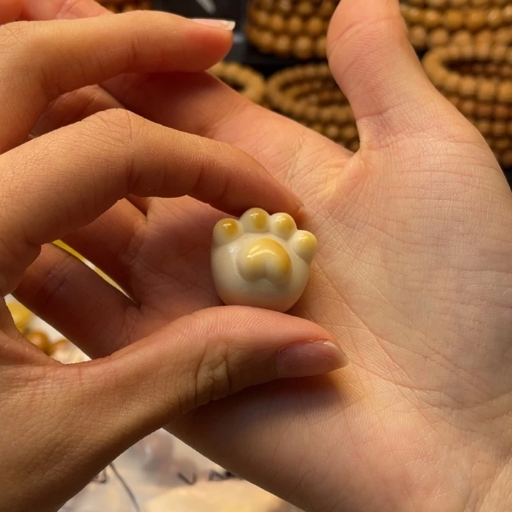 东***生猴头核桃手串配饰猫爪一个