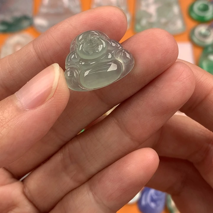 翡翠挂件未镶嵌….