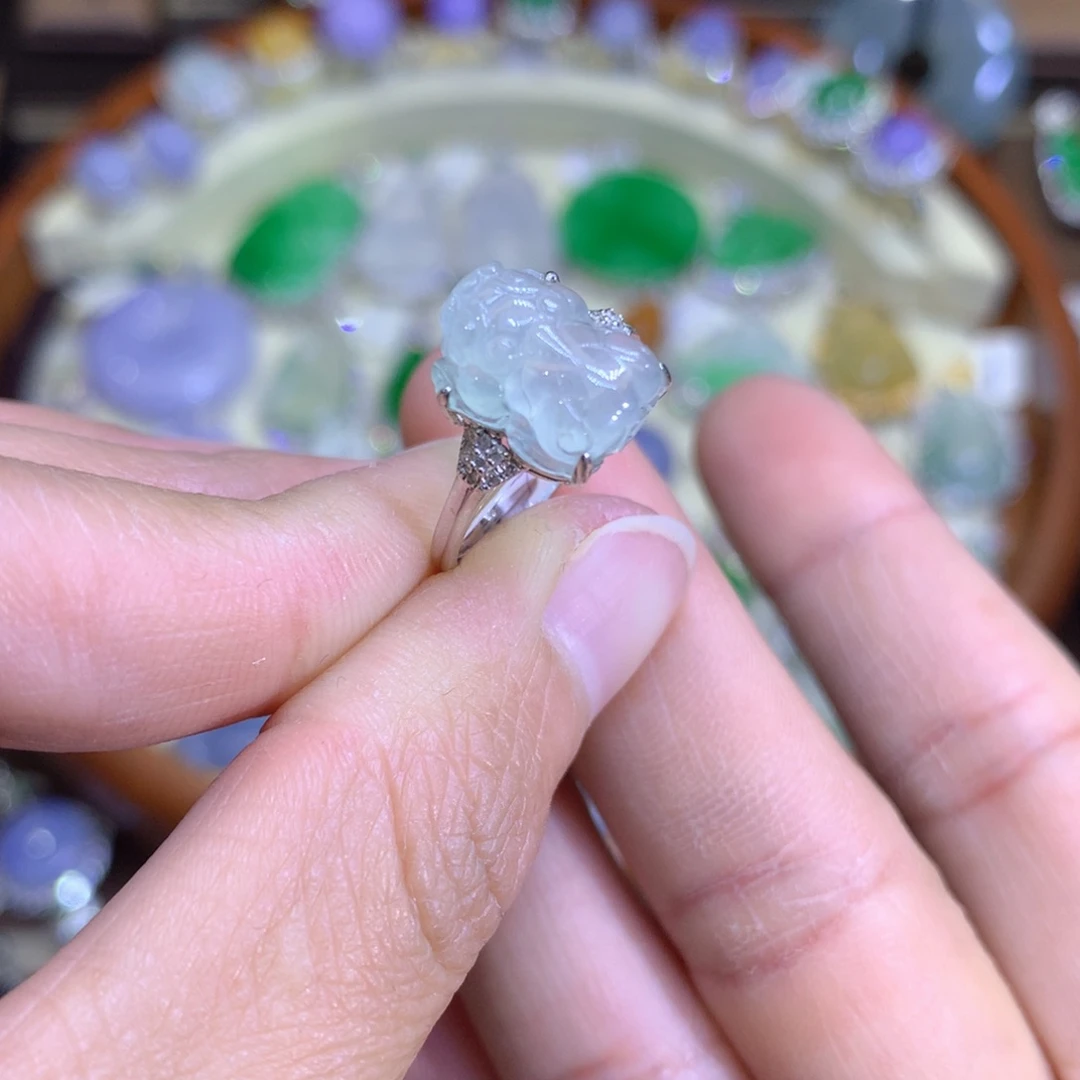 翡翠戒指18K金镶嵌翡翠