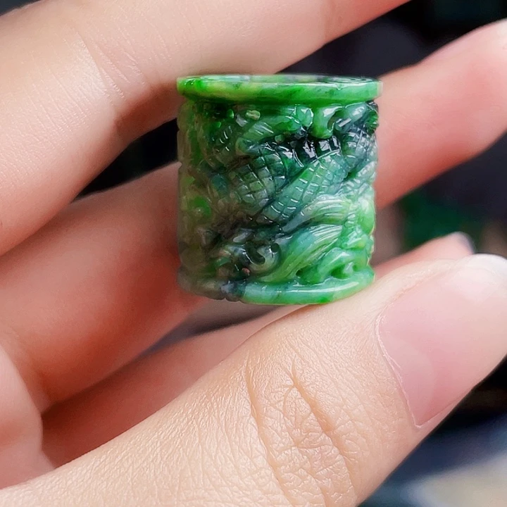 翡翠未镶嵌颈饰多样性