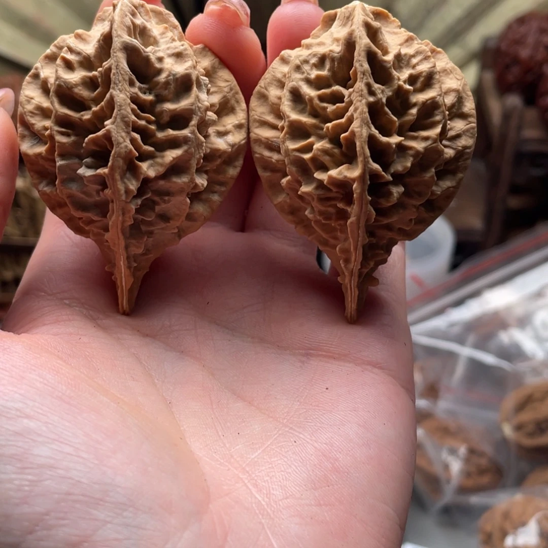 文玩核桃把件楸刀鱼52花皮