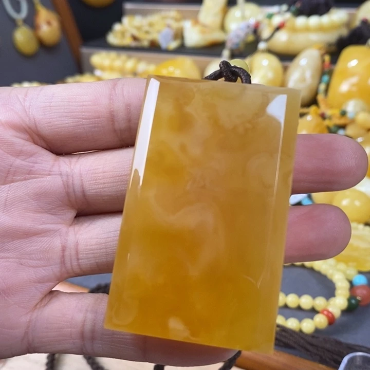 琥珀颈饰未镶嵌无事牌