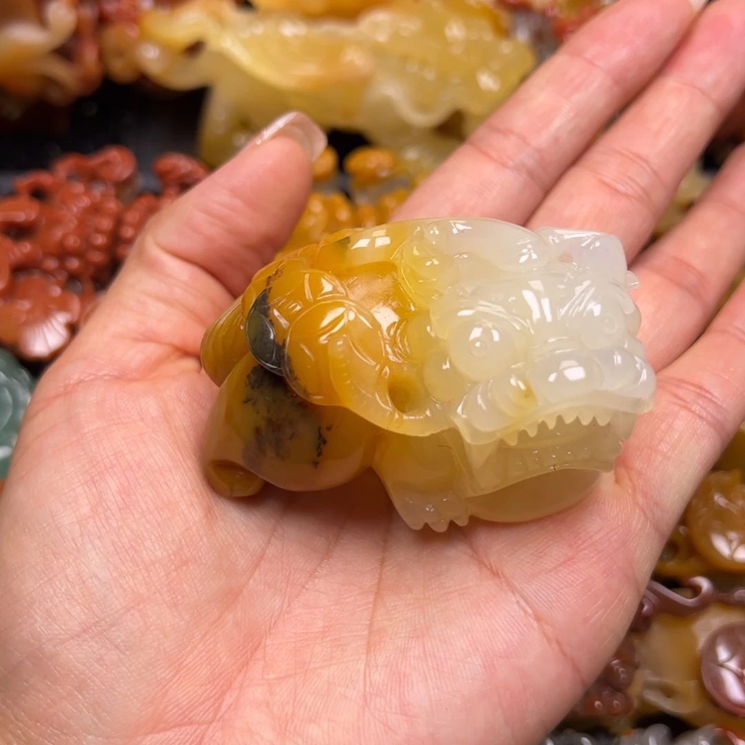石英质玉（黄龙玉）未镶嵌颈饰