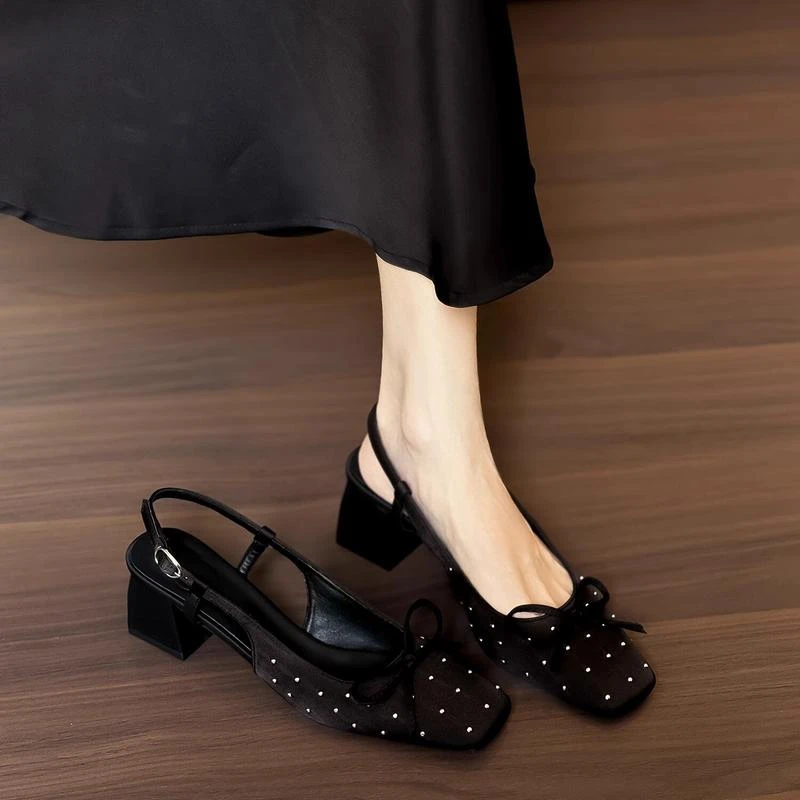 2025夏季新款蝴蝶结黑色单鞋后绊带包头凉鞋女方头绸缎粗跟高跟鞋