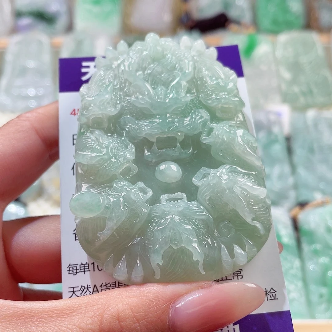 翡翠未镶嵌颈饰龙