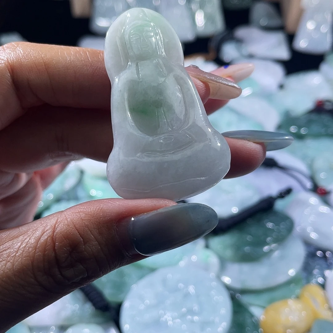 翡翠未镶嵌颈饰观音