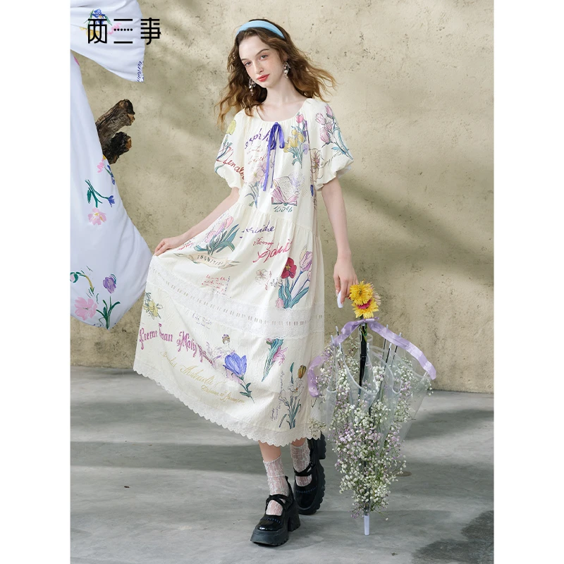 两三事 雾纱香羽 2025夏季新款小清新花苞袖蕾丝拼接印花连衣裙