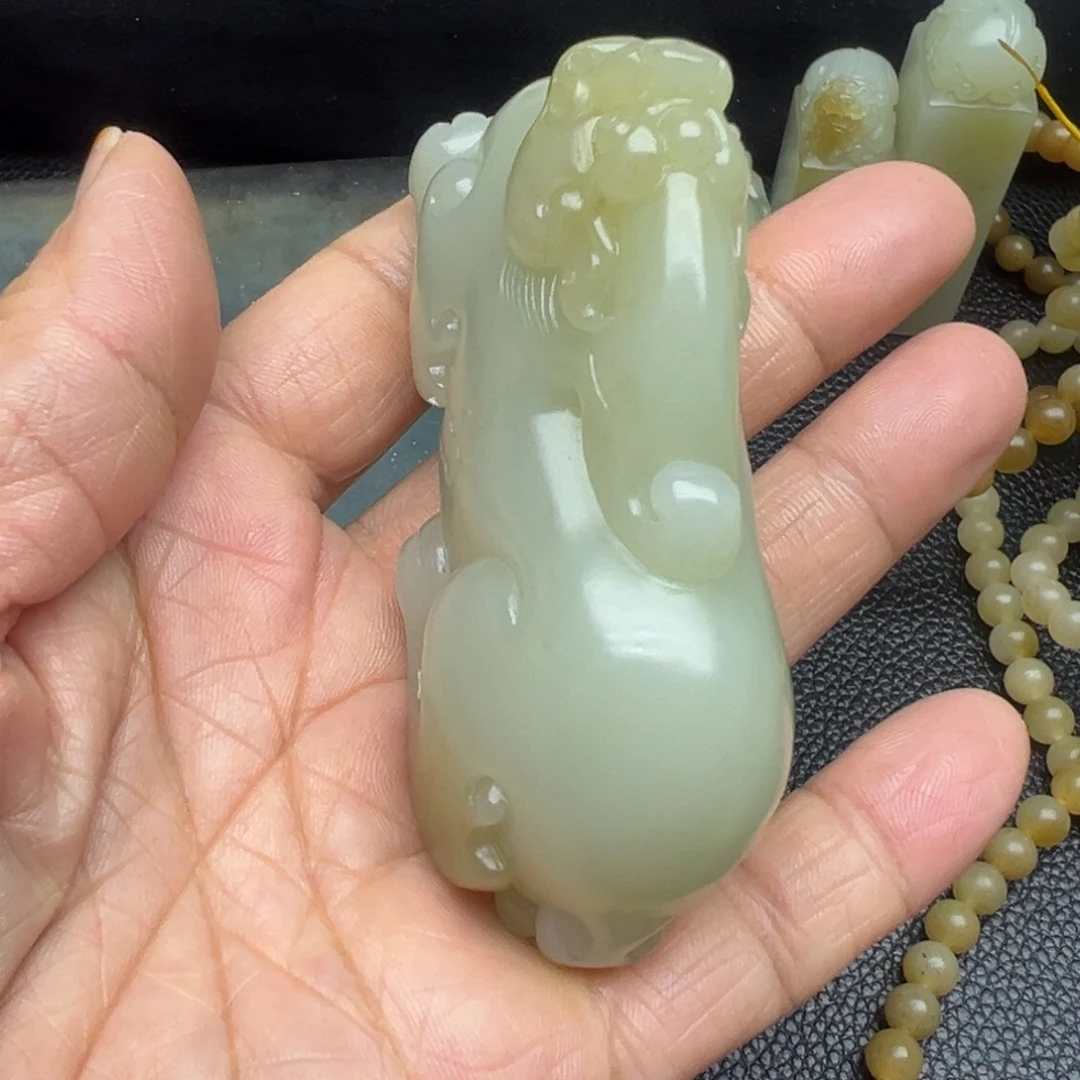 和田玉（糖玉）未镶嵌把件