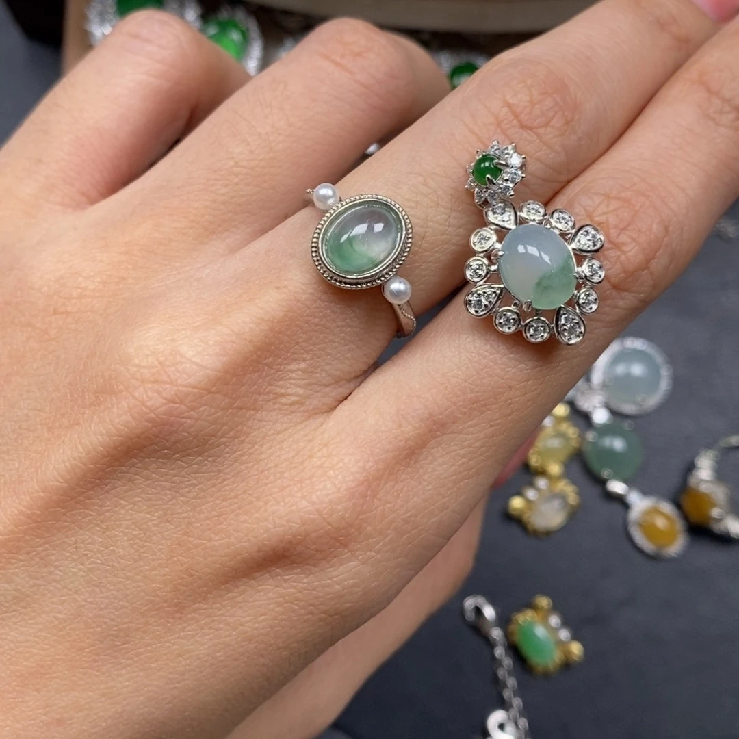 翡翠颈饰未镶嵌某*某翡翠