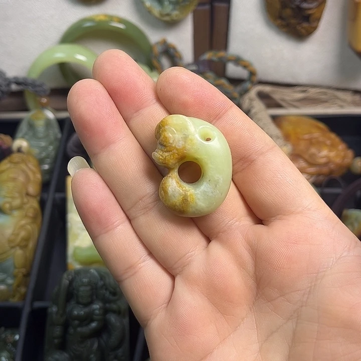 岫岩河磨玉（透闪石质玉）未镶嵌颈饰