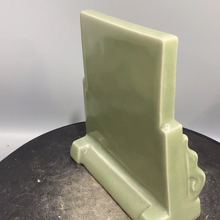 龙泉窑砚屏造型精美