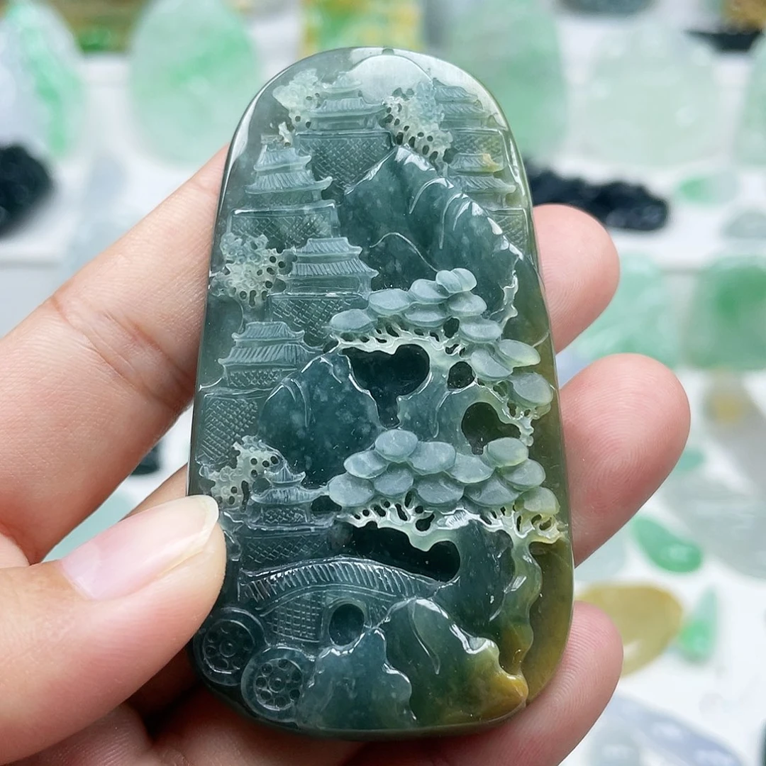 翡翠颈饰未镶嵌山水