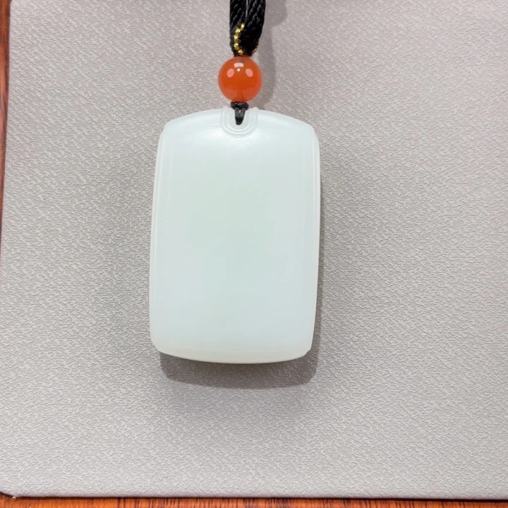 枫***府和田玉未镶嵌颈饰