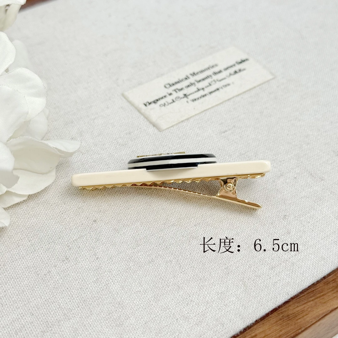 V139简约精致百搭侧边鸭嘴夹
