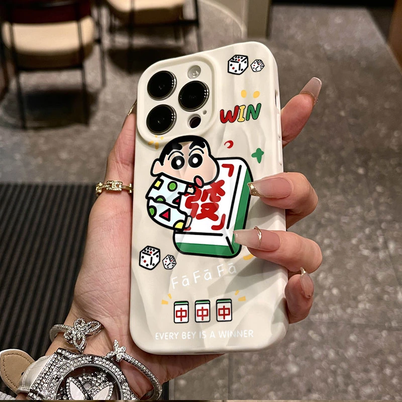 发财麻将蜡笔小新适用iphone16/15苹果12褶皱手机壳14proma13软11