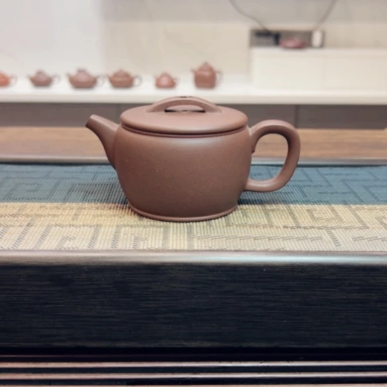 茶壶紫砂黄龙山原矿底槽清半手工(170 cc)