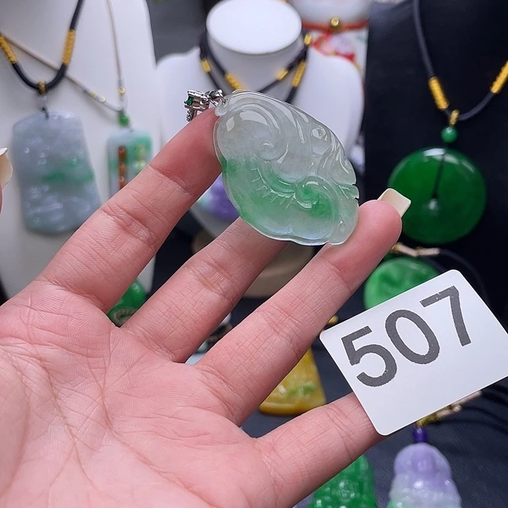 翡翠未镶嵌吊坠(赠链)