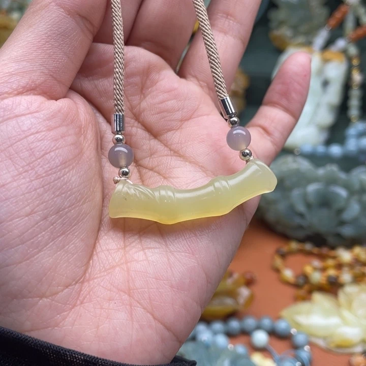 蛇纹石玉吊坠合金