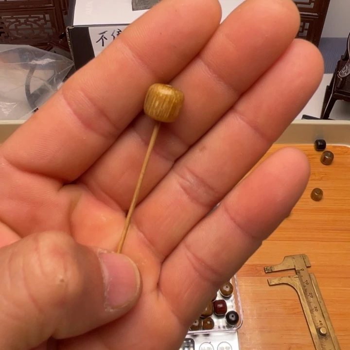 树脂只买单纯的吊坠，没带链子，属的性质。0.72