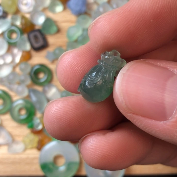 定制翡翠未镶嵌挂件