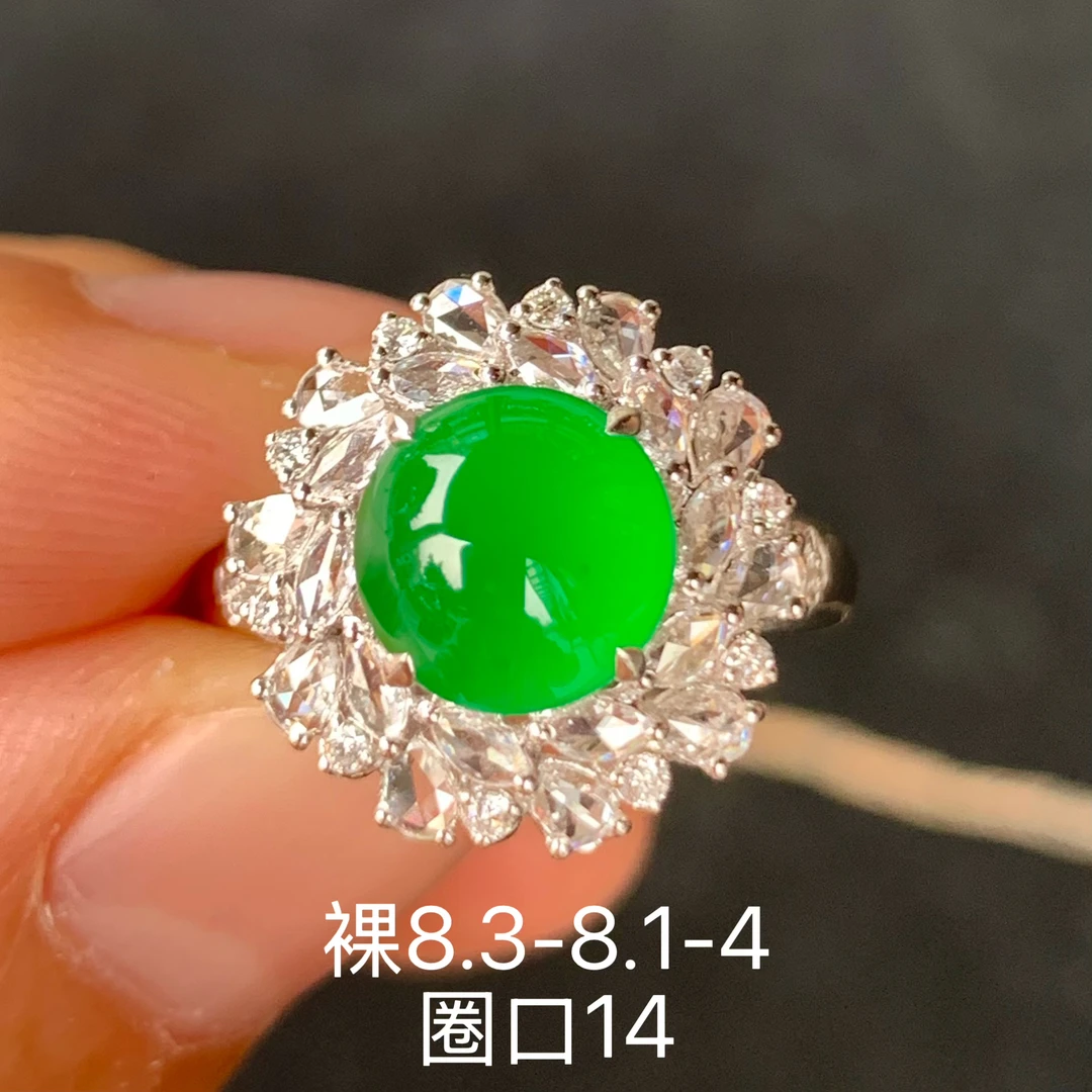 高冰满绿蛋面天然翡翠戒指 镶嵌精致 女生配饰