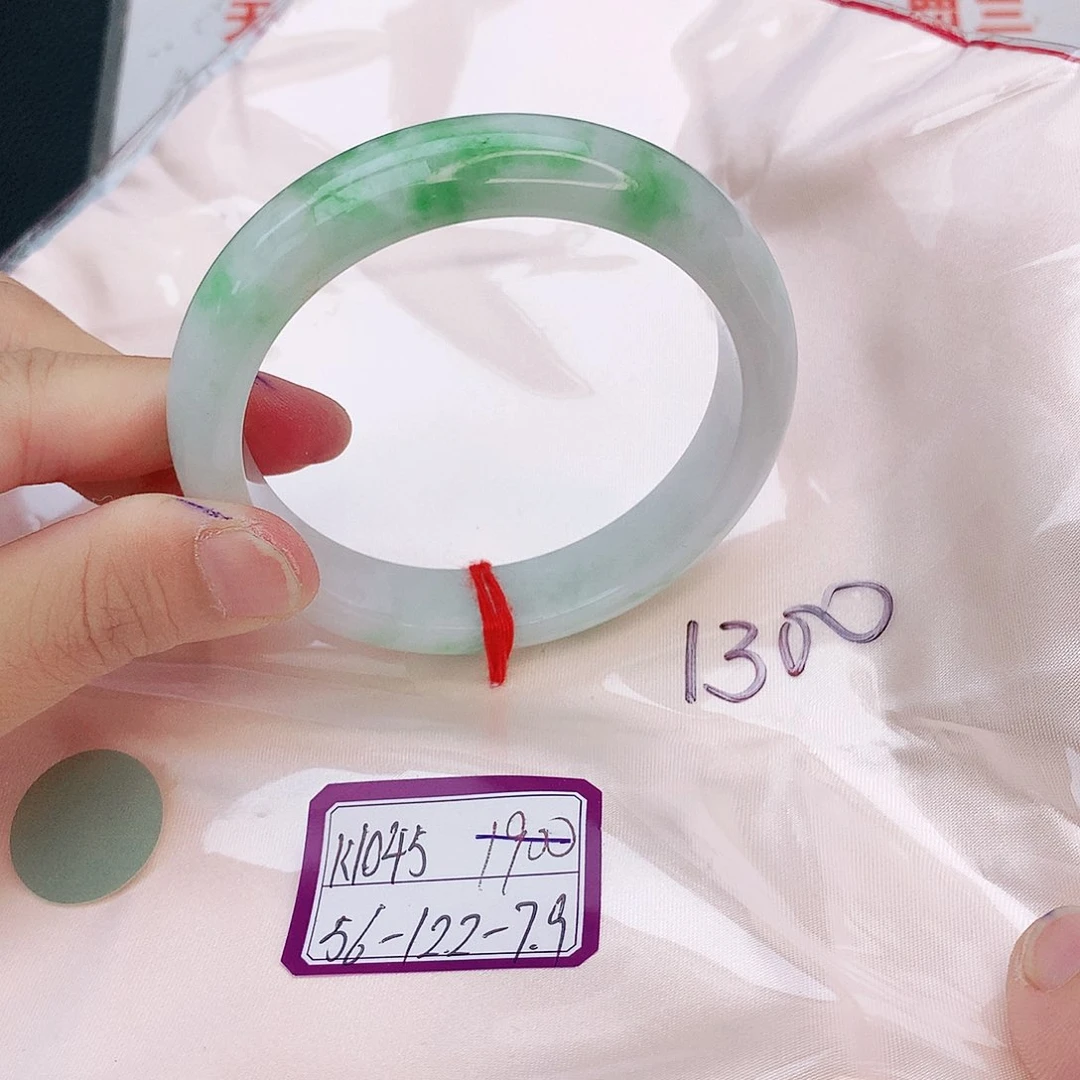 翡翠手镯未镶嵌翡翠