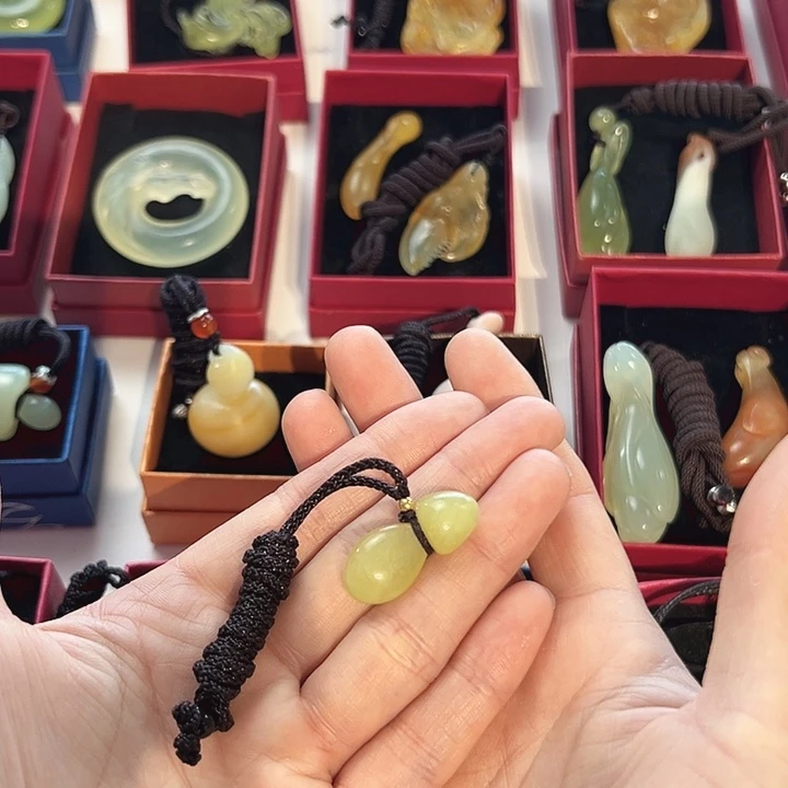 蛇纹石玉未镶嵌吊坠(赠链)