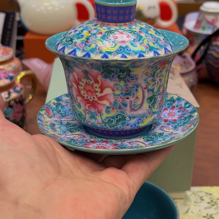 花花绿绿的小鸟们都