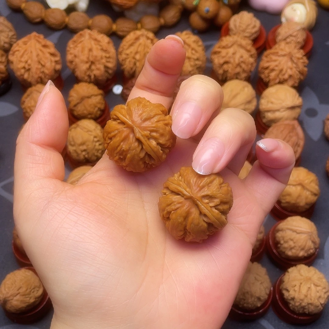 文玩核桃把件闷尖霸王龙