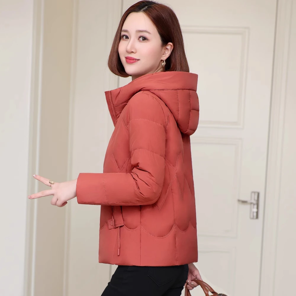 羽绒服女款2025年新款爆款时尚洋气短款妈妈轻薄白鸭绒连帽外套女