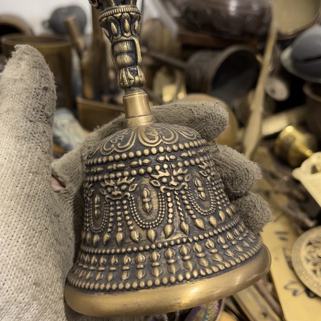 用***长闪电购铜摆件工艺品