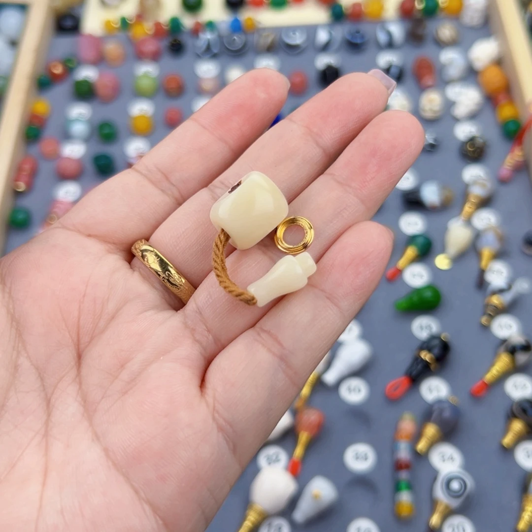 玛瑙/玉髓未镶嵌饰品刘*男