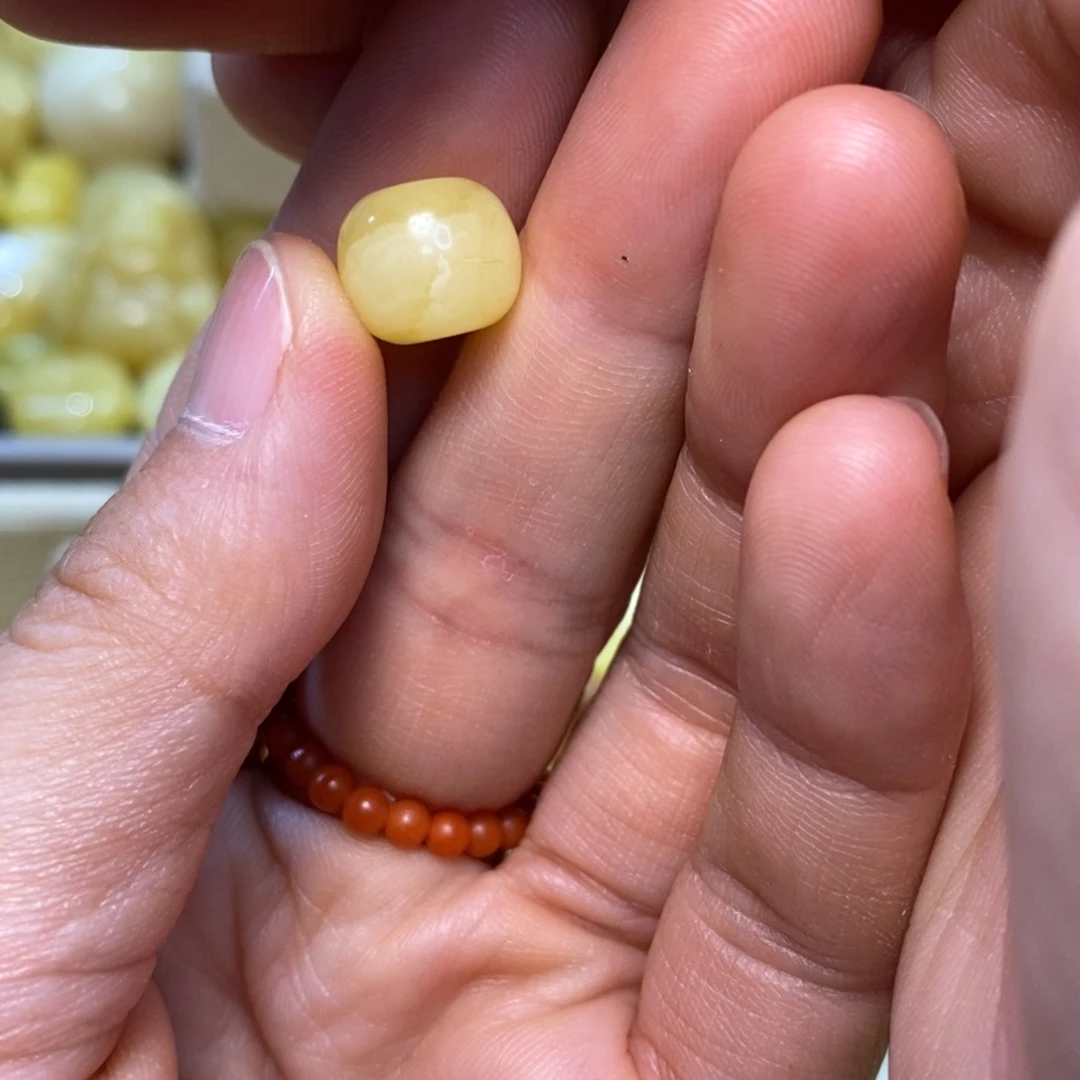 依***滢裸石琥珀未镶嵌原矿蜜蜡配珠